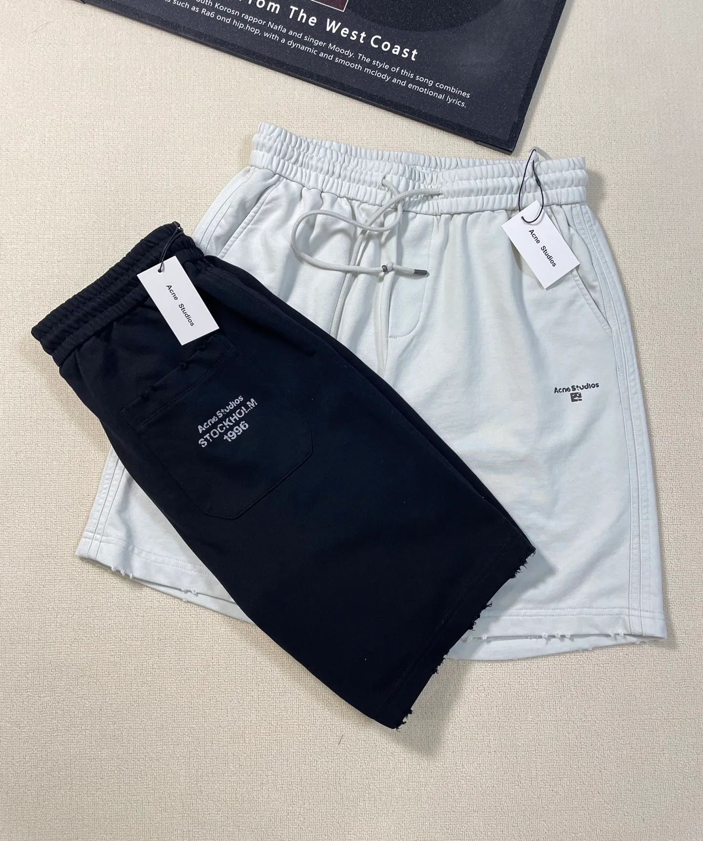 120 Acne Studios Retro logo 😎 💯 ！ Size M-3XL ：Black White Navy Blue 【Size 】 M: 84 108 109 44 L: 88 112 110.5 46 XL:92 116 112 48 XXL：96 120 113.5 50 XXXL：100 124 114 52
